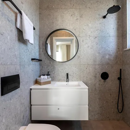 Willa Chris Le Mare Gold Luxury