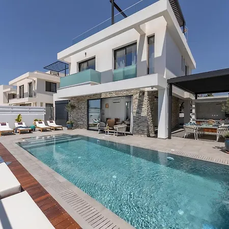 Chris Le Mare Gold Luxury Villa *