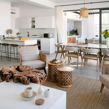 Chris Le Mare Gold Luxury فيلة