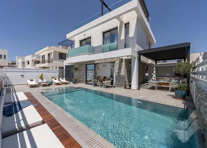 Chris Le Mare Gold Luxury Villa *