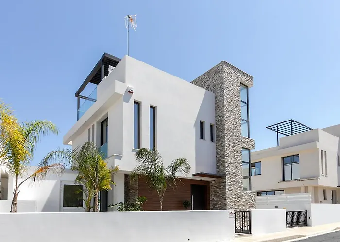 Chris Le Mare Gold Luxury Villa